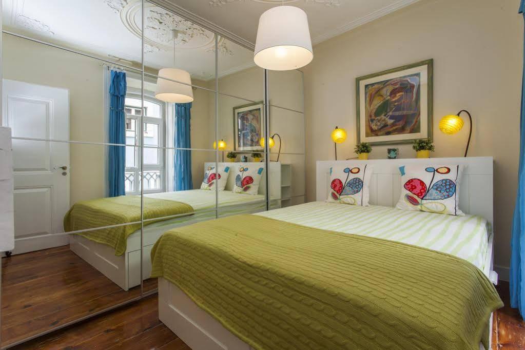 Remodeled Historic Apartment In Bairro Alto Lisboa Eksteriør bilde